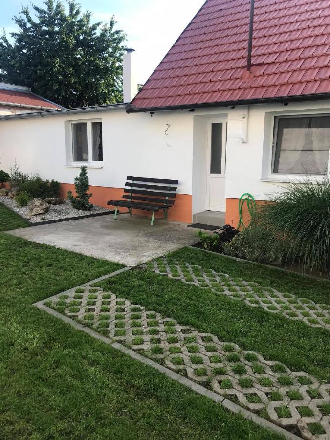 Chalupa na Lípové v Hlohovci Hlohovec Exterior foto
